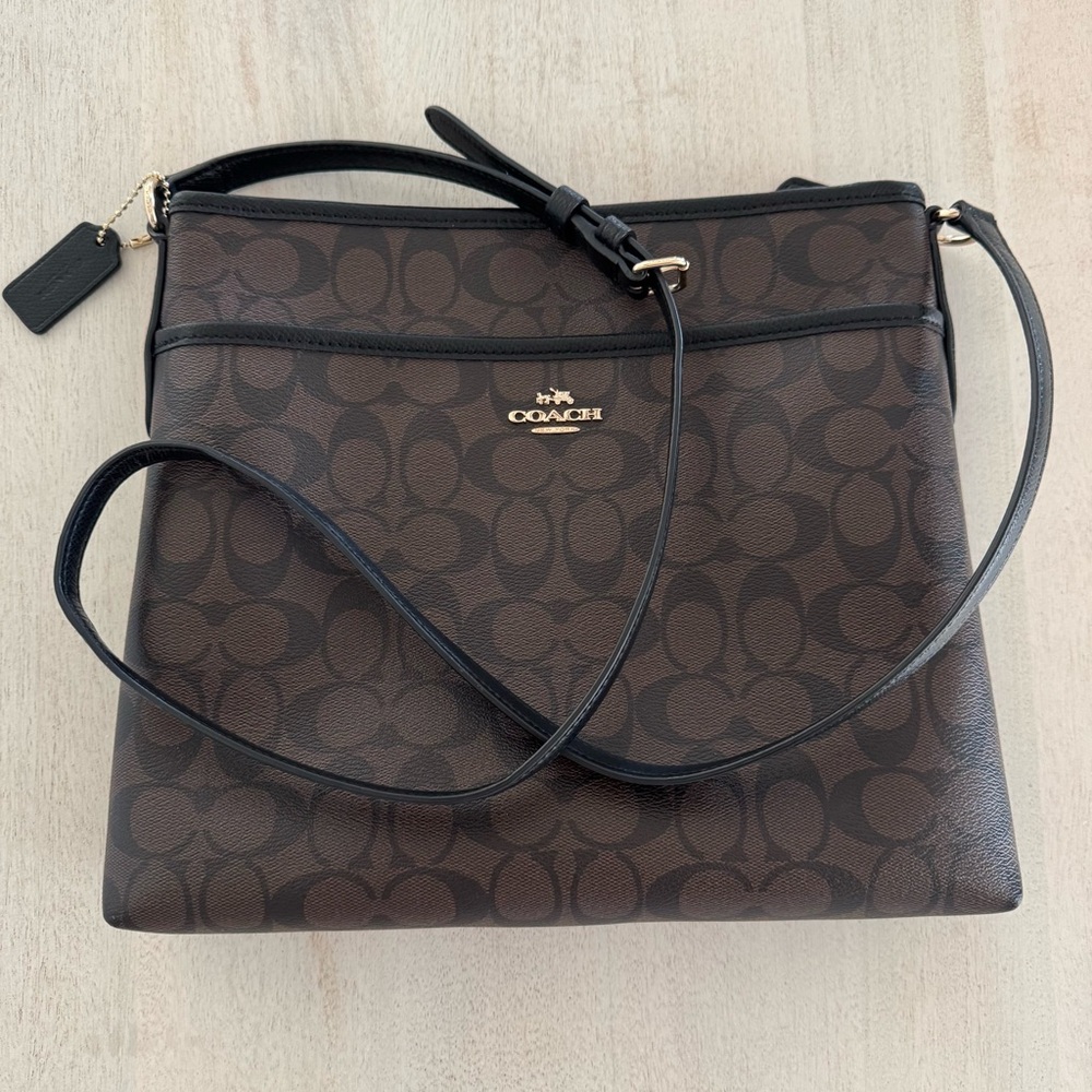 Coach Signature Crossbody - Picture 2 of 10